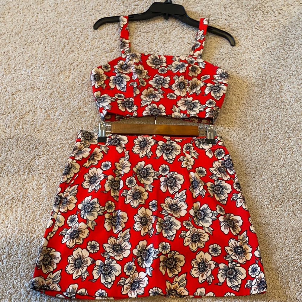 Two Piece Set. - image 1